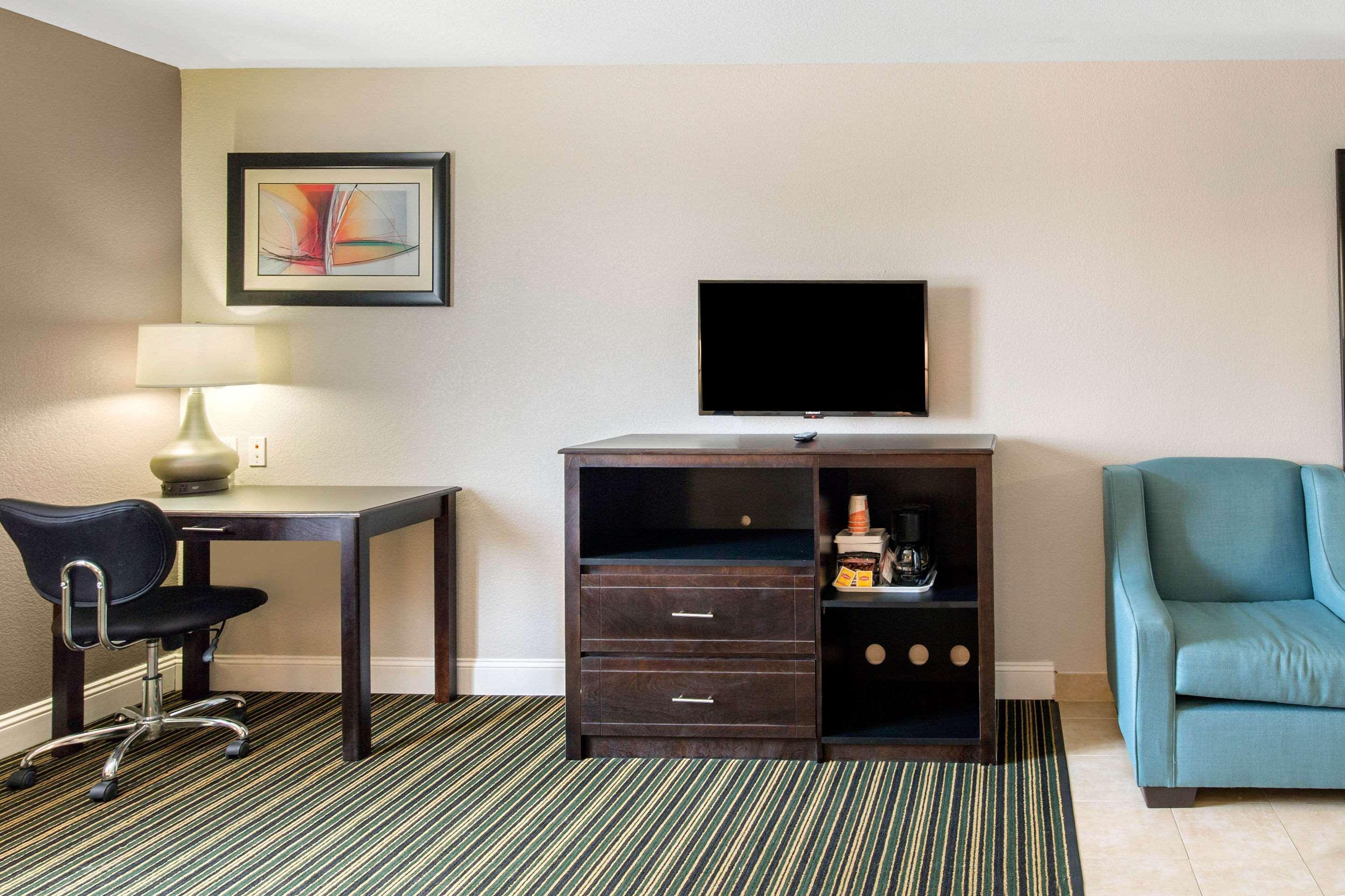 Quality Inn And Suites Port Arthur Nederland ภายนอก รูปภาพ