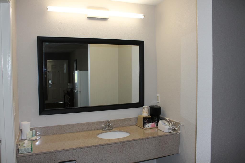 Quality Inn And Suites Port Arthur Nederland ภายนอก รูปภาพ